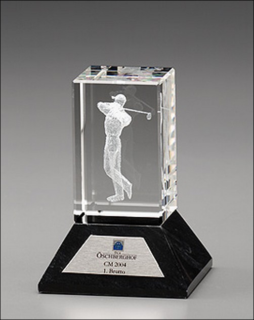 Bild von Golfspieler 3D auf Glassockel
